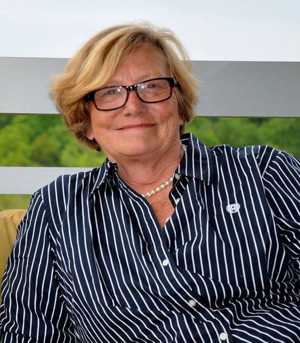 SUZANNAH SMITH MILES headshot